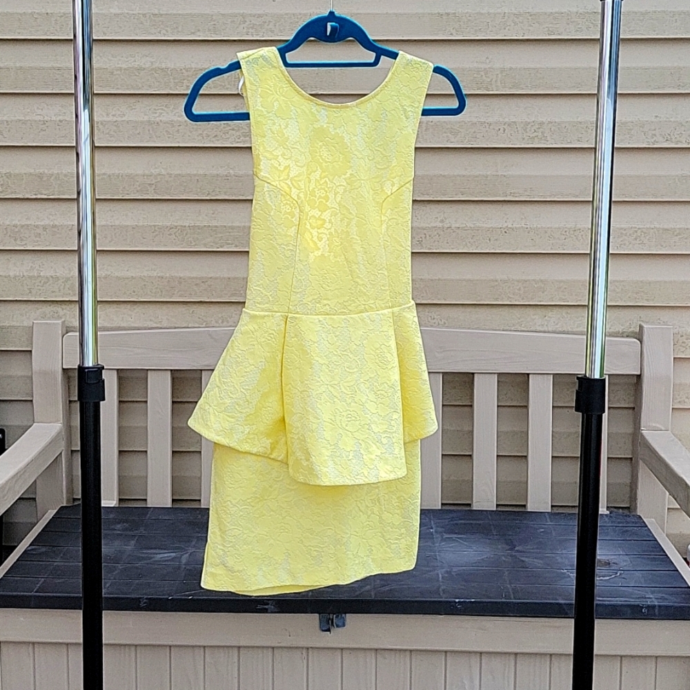 Yellow & White Lace X-back H&M Dress Size 4